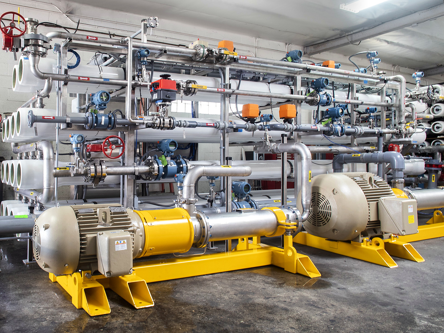 Reverse osmosis high pressure pump system