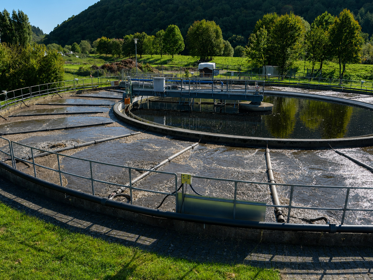 Wastewater treatment clarifier system